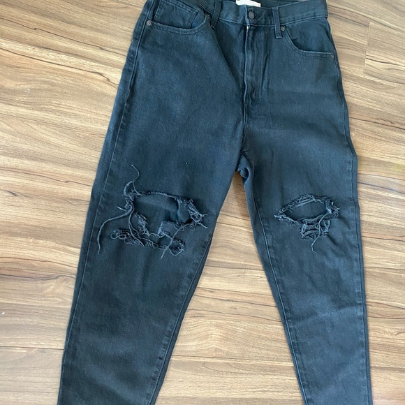 Levi Mom Jeans - Picture 2 of 3
